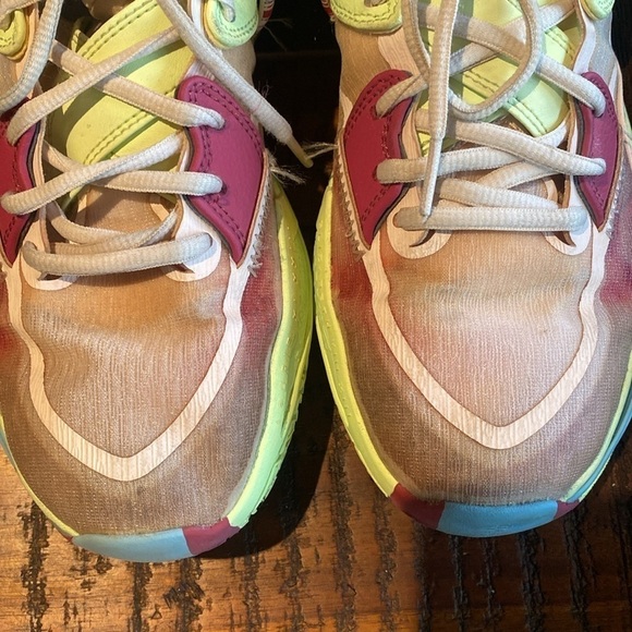 Nike Kyrie 8 Infinity 1 World 1 People - Picture 11 of 14